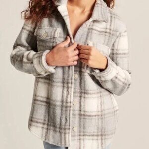 Abercrombie & Fitch Grey Plaid Button Up Sherpa Teddy Shacket Women’s Size Large
